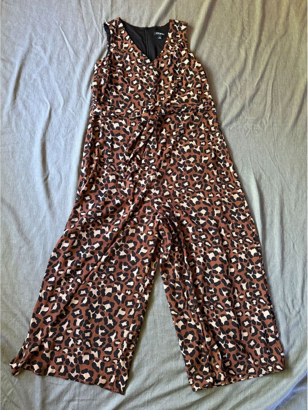 Roz & Ali Womens Size 12 Sleeveless Wide Leg Capri Jumpsuit Leopard Print Light